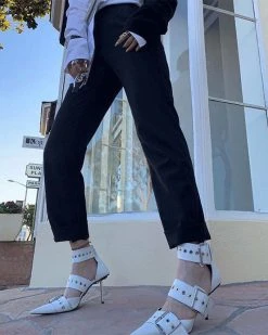 Buckled Design Unusual Pointed Toe Sandals