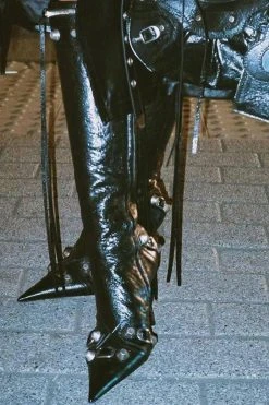 Rivet Design Rocking Pointed Toe Boots -Clothing-PrettyTina H22100901 BK 1